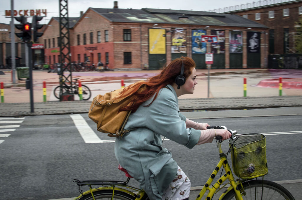 Copenaghen, ragazzina che sfreccia veloce, Laura Giammichele 